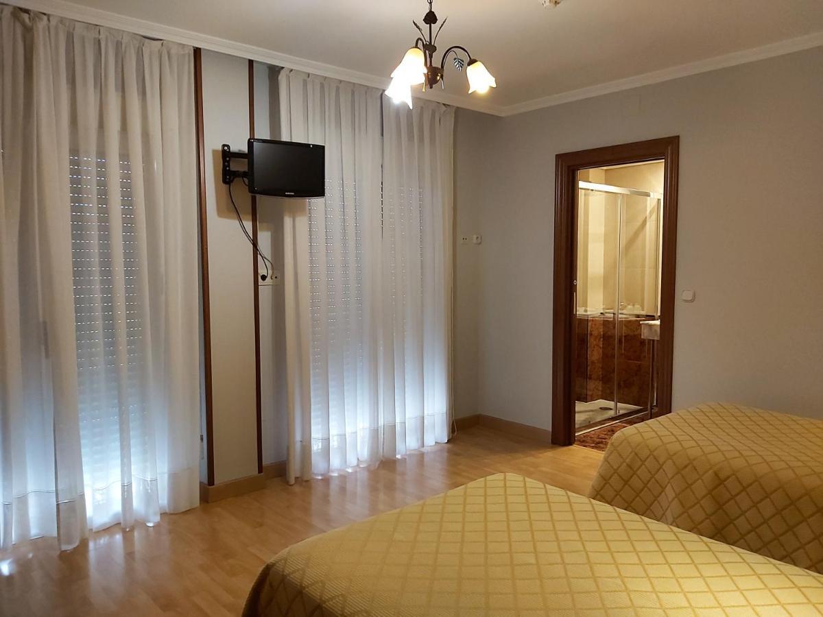 Hostal Virgen Del Villar Laguna de Duero Εξωτερικό φωτογραφία