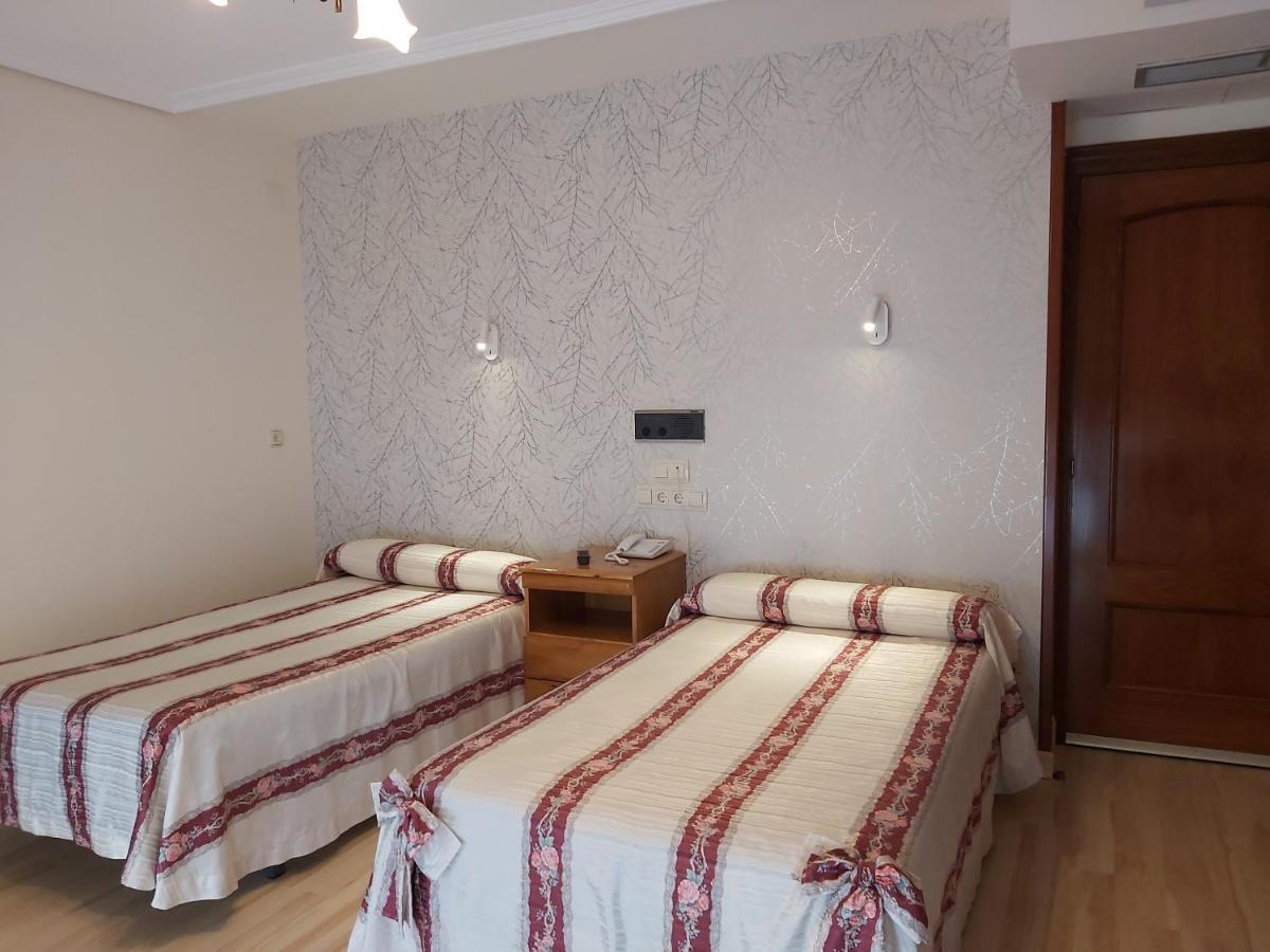 Hostal Virgen Del Villar Laguna de Duero Εξωτερικό φωτογραφία