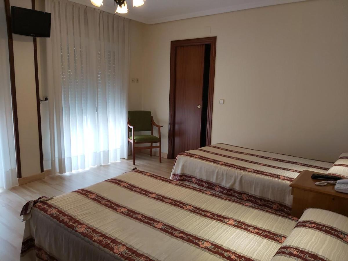 Hostal Virgen Del Villar Laguna de Duero Εξωτερικό φωτογραφία
